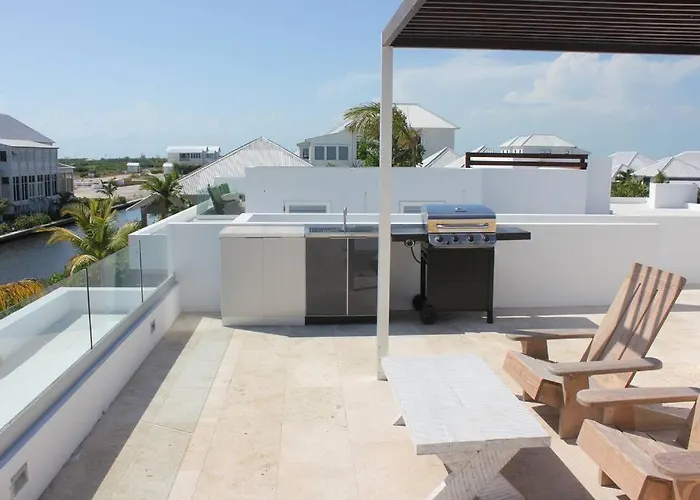 Casa Moderna Fresca And Mistico Club Boat Shuttle Holiday home *